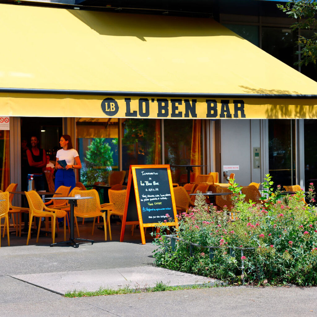 Entrée du Lobenbar, belle terrasse Lyon Confluence.